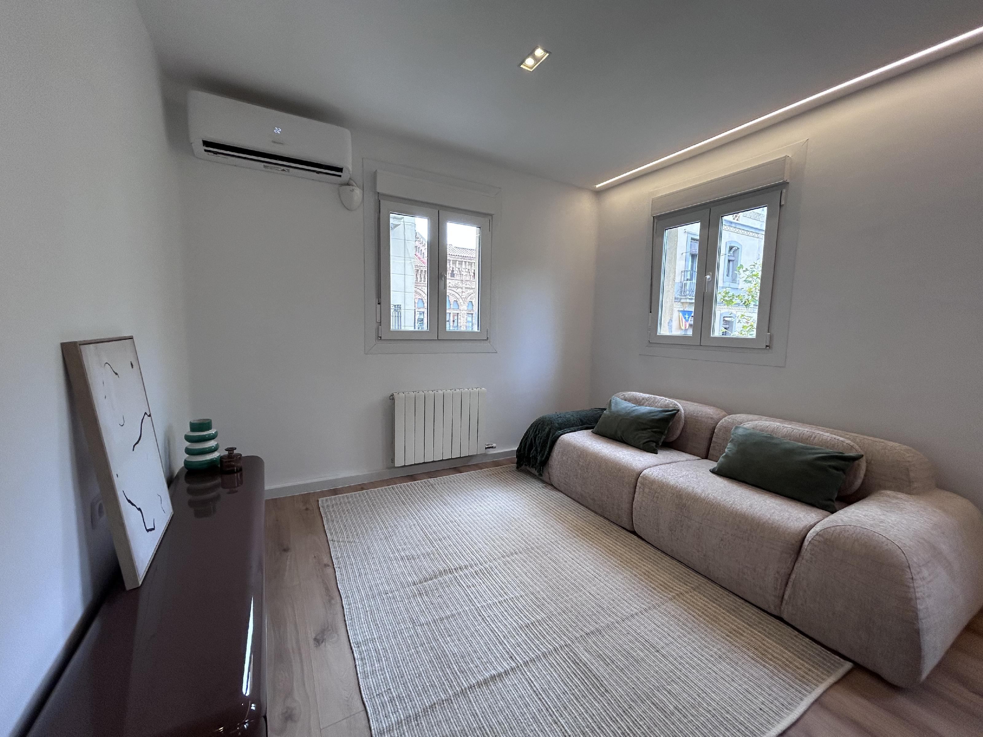 Imagen 3 Piso en venta en Barcelona / A 10 min. Playa Sant Miquel