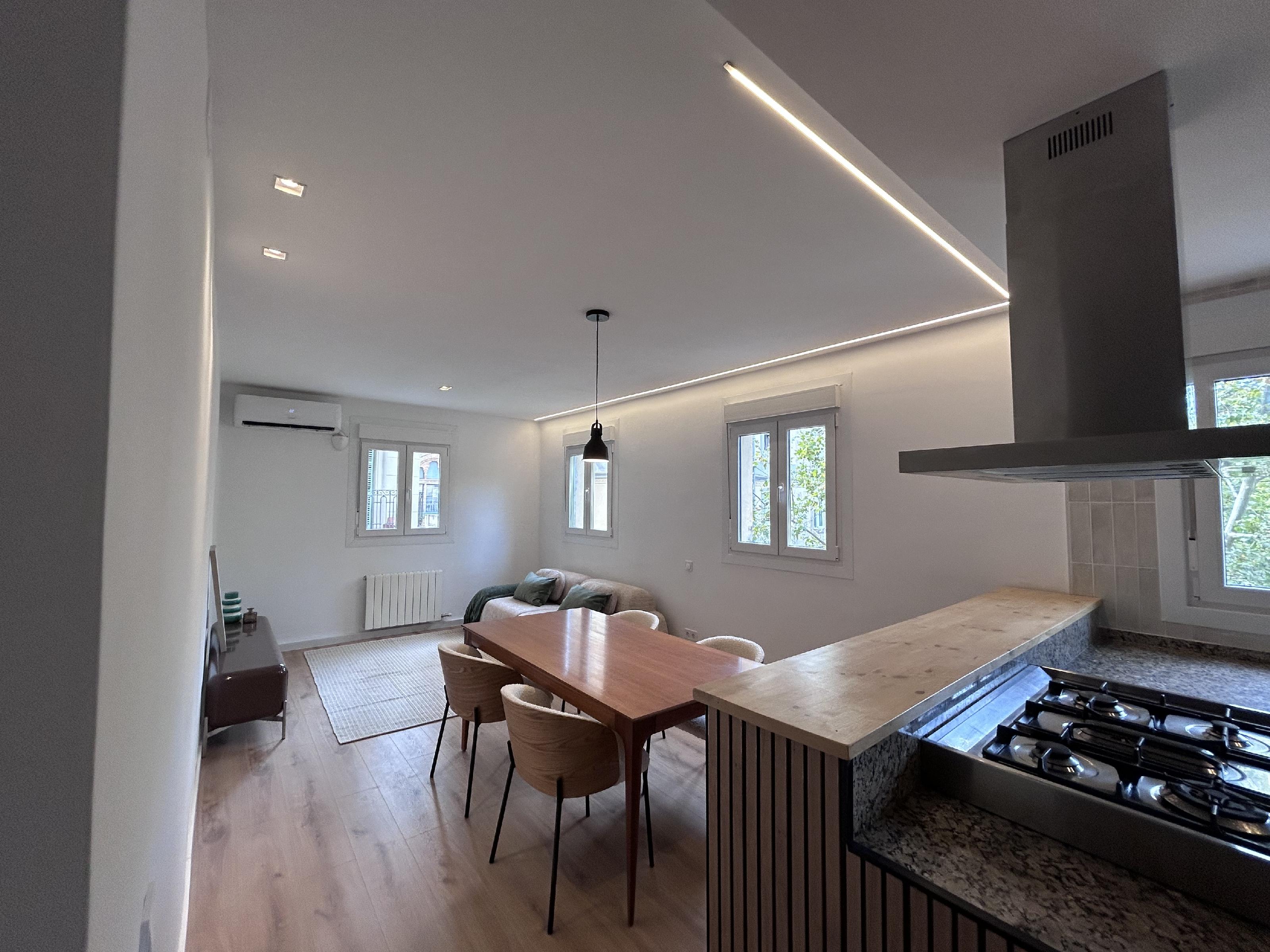 Imagen 2 Piso en venta en Barcelona / A 10 min. Playa Sant Miquel