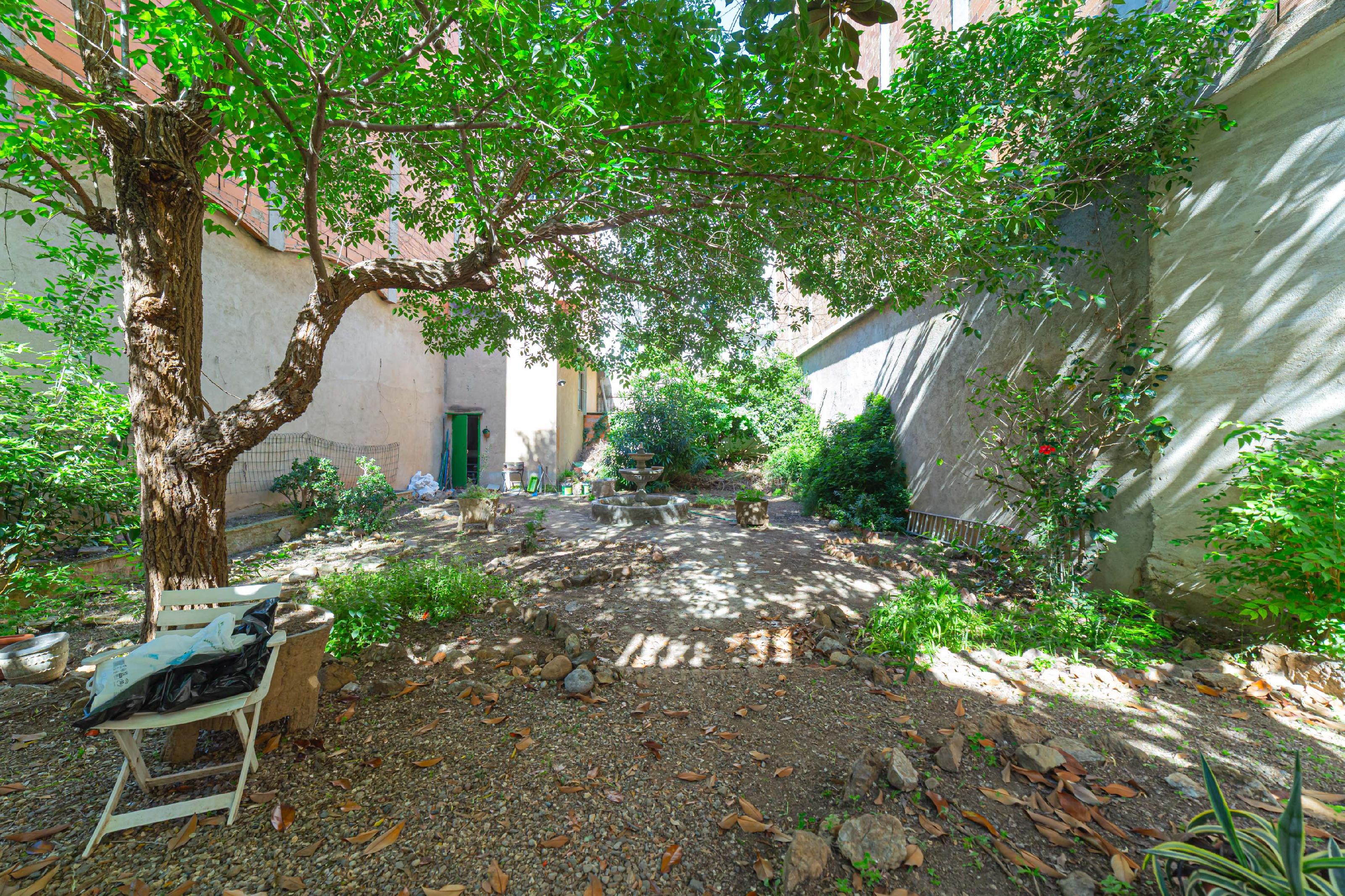 Imagen 12 Casa en venta en Barcelona / Nou Barris al lado de la parada Virrei Amat L5