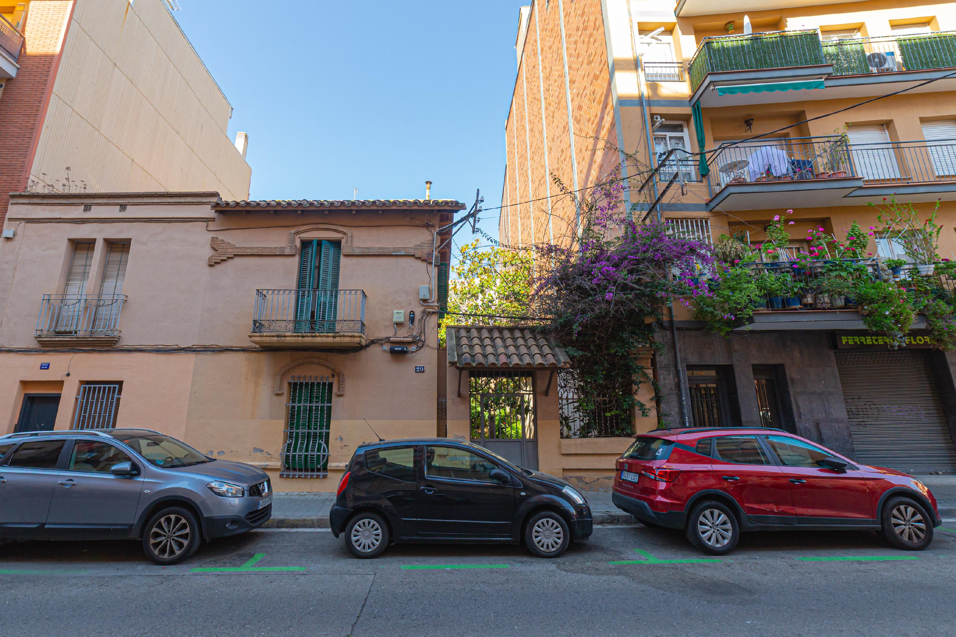 Imagen 5 Casa en venta en Barcelona / Nou Barris al lado de la parada Virrei Amat L5
