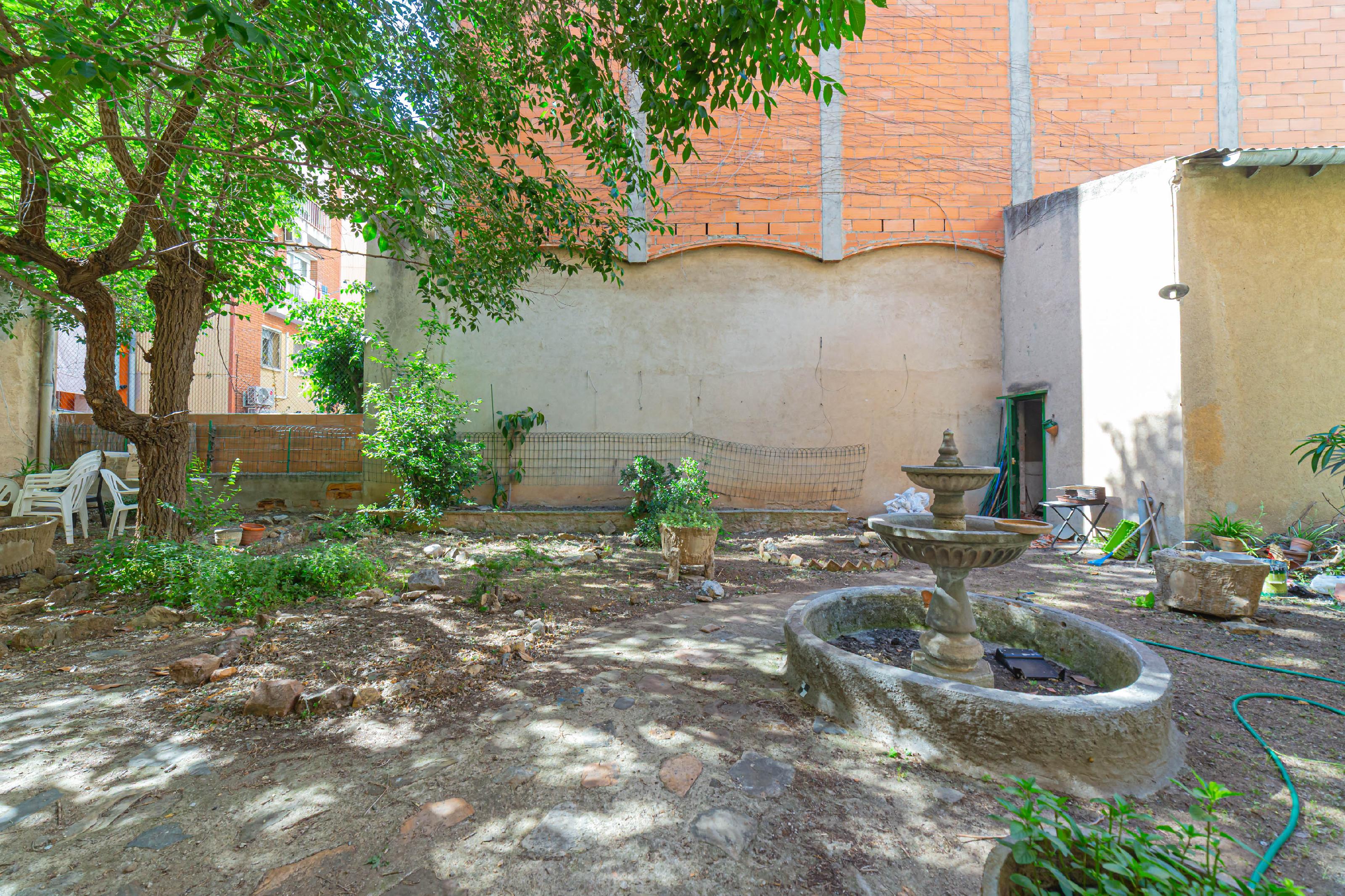 Imagen 11 Casa en venta en Barcelona / Nou Barris al lado de la parada Virrei Amat L5