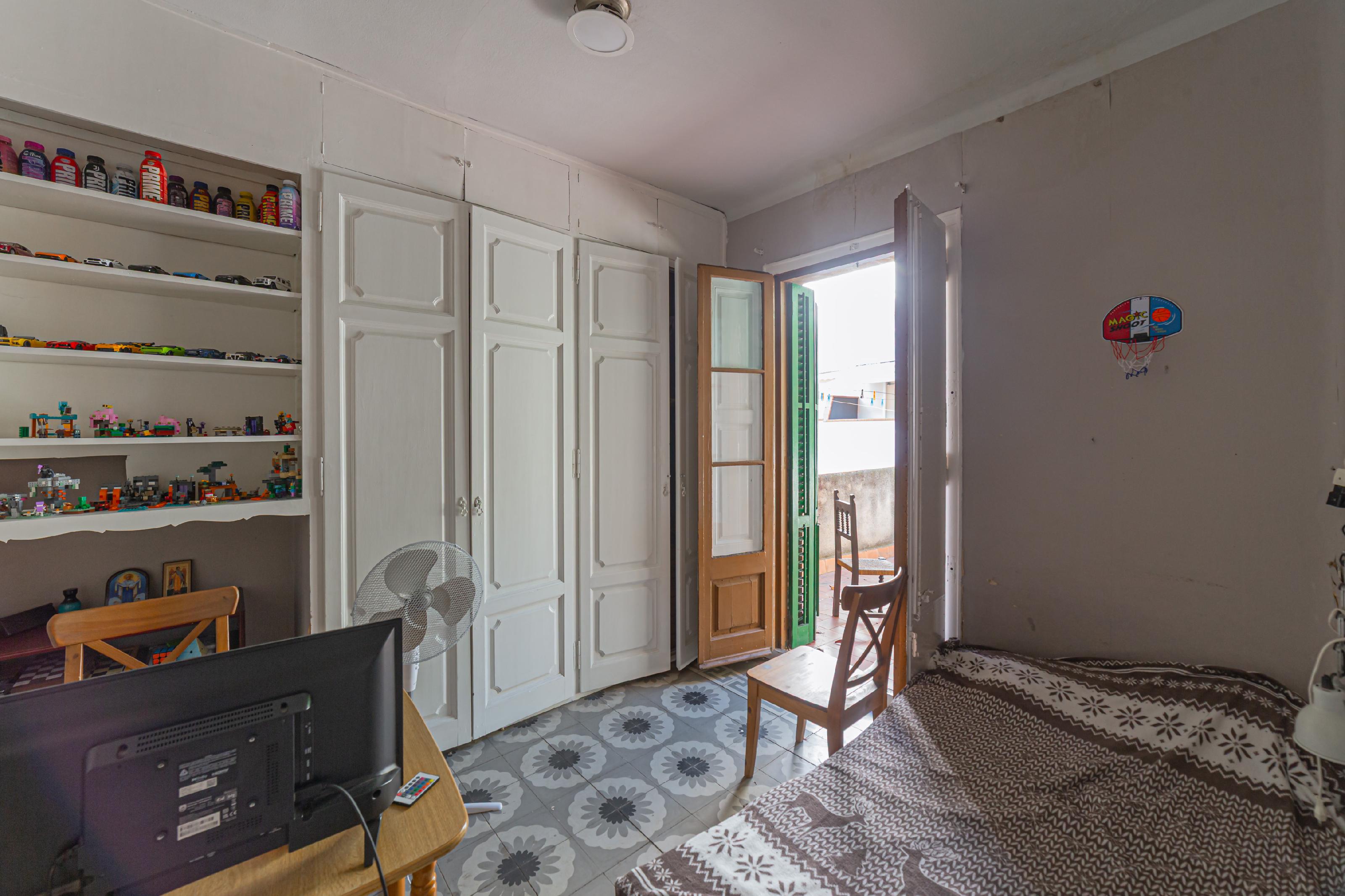 Imagen 8 Casa en venta en Barcelona / Nou Barris al lado de la parada Virrei Amat L5