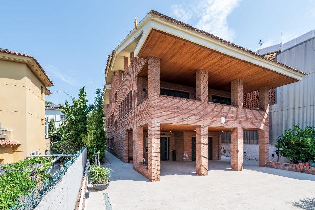 Imagen 1 Inmueble 303308 - Casa en venta en Sant Just Desvern / Al lado de Rambla Sant Just 