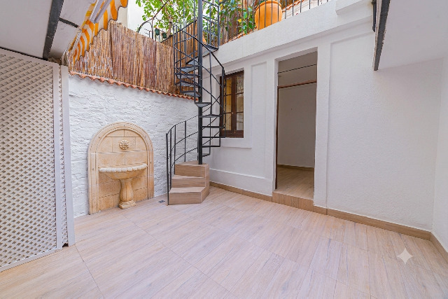 Imagen 1 Inmueble 303569 - Piso en venta en Barcelona / A pocos minutos de Montjuïc y del mirador de Poble-sec.