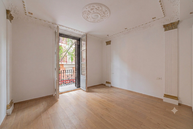Imagen 3 Inmueble 303569 - Piso en venta en Barcelona / A pocos minutos de Montjuïc y del mirador de Poble-sec.