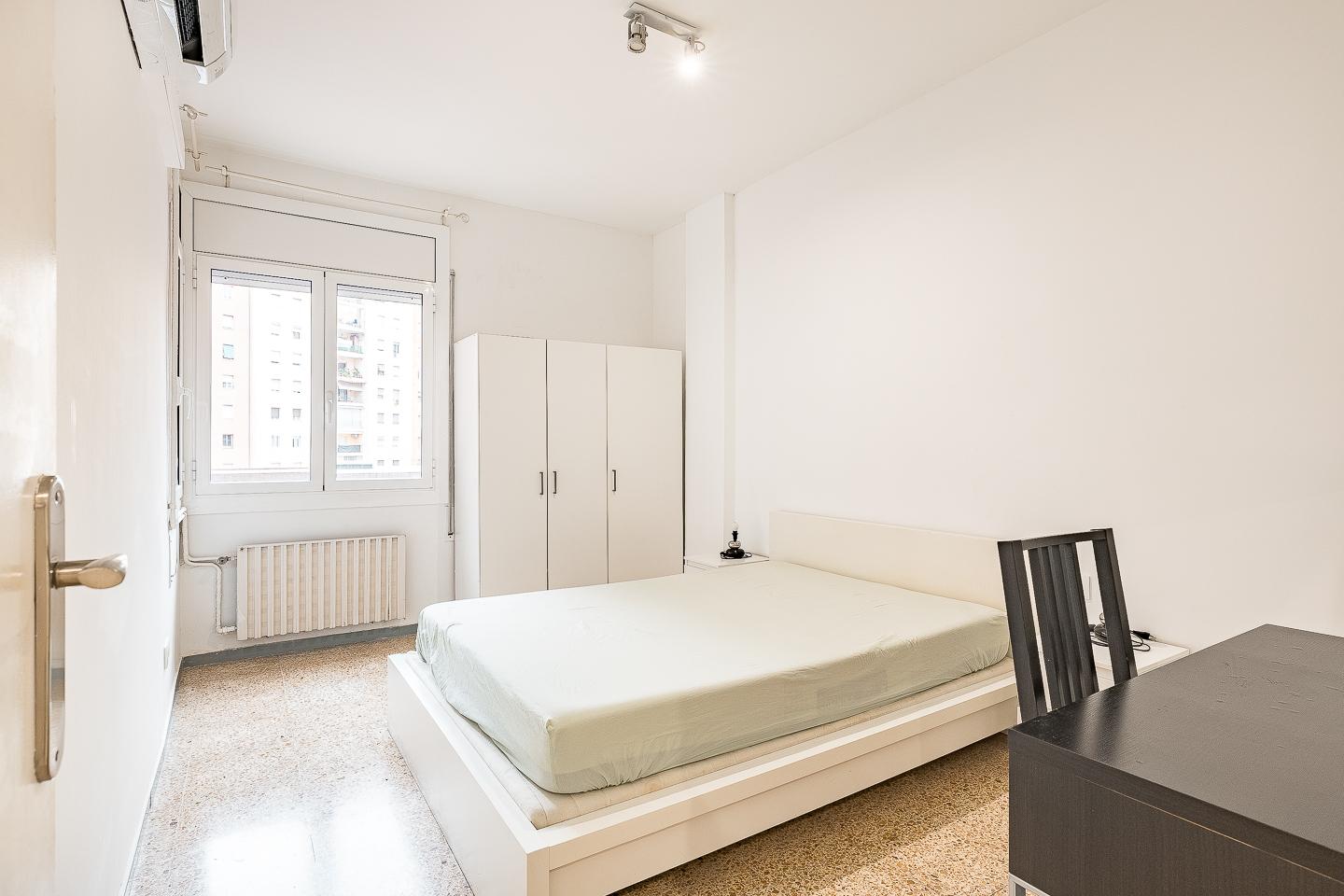 Imagen 2 Piso en venta en Barcelona / Cerca de Hipercor