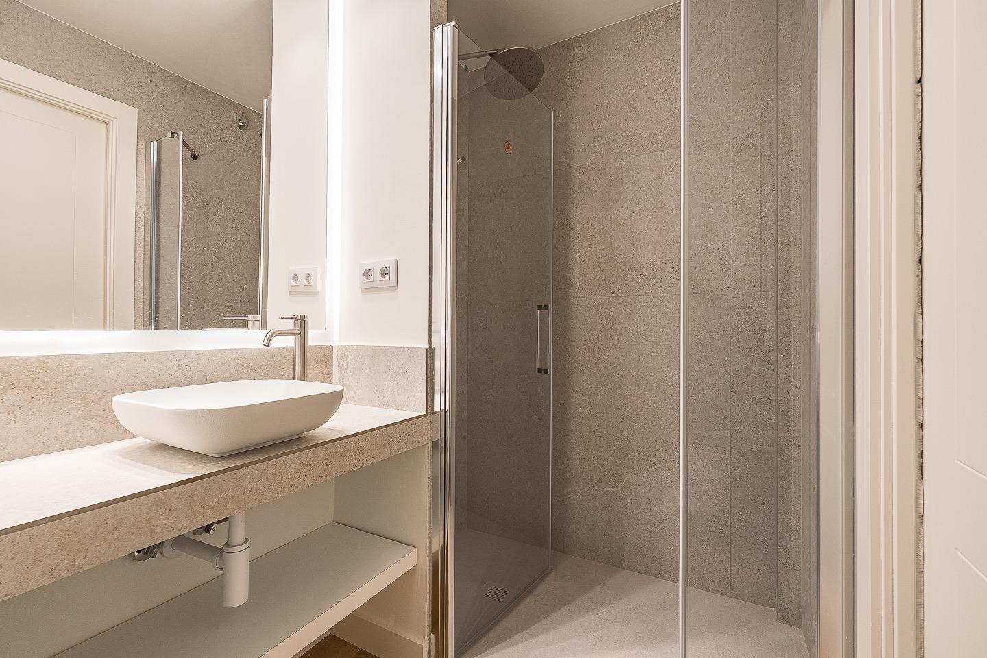 Imagen 30 Piso en venta en Barcelona / Calle Europa- Calle Galileu